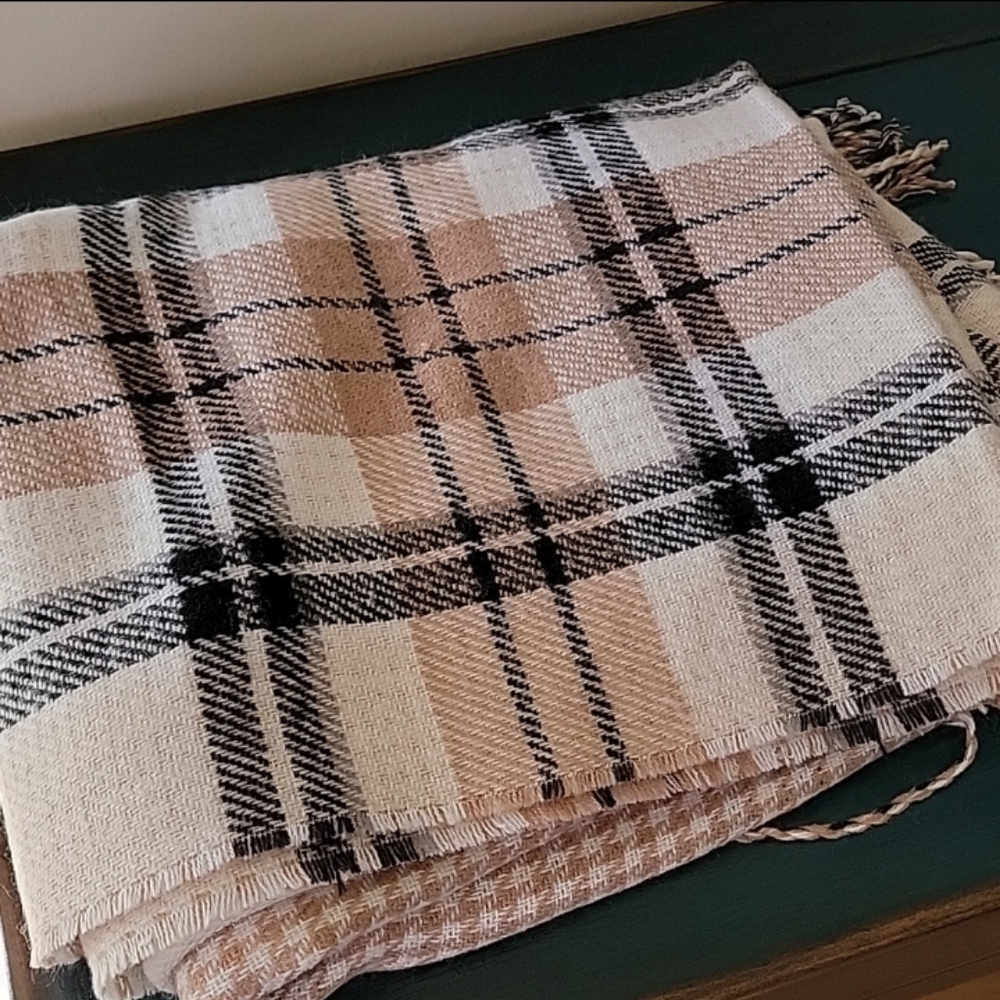🆕 Steve Madden | Reversible Black & Tan Houndstooth & Plaid Topper Wrap OSFM - Picture 7 of 10